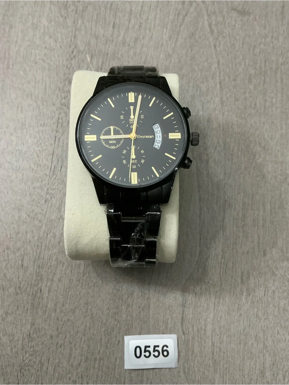Black and Gold Men's Wristwatch with Date Window